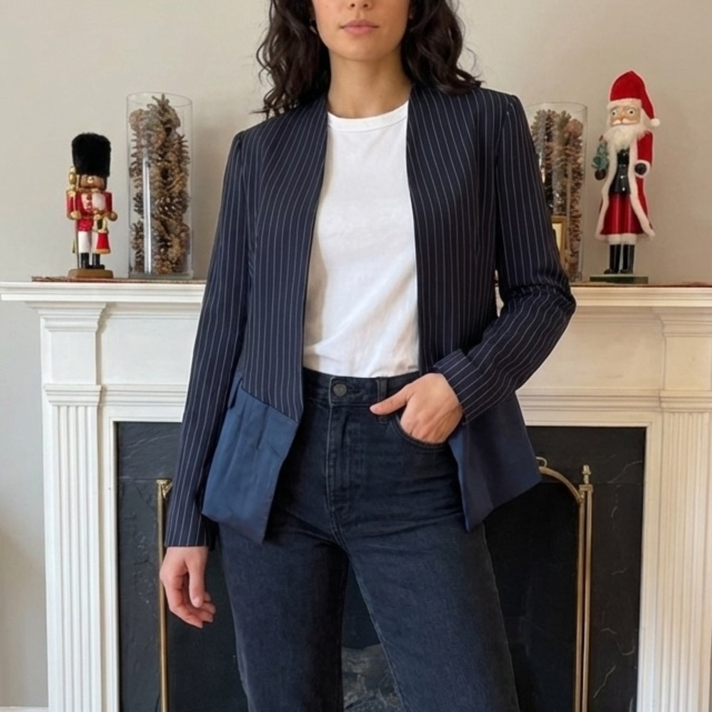 0174 - Women's Black Striped Blazer